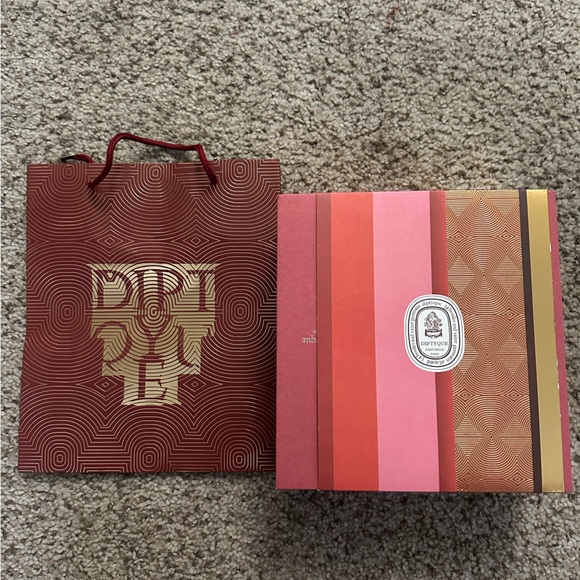 Diptyque Candles and Carousel Gift Set with gift bag BRAND NEW!! (only 4 charms) - Picture 7 of 7